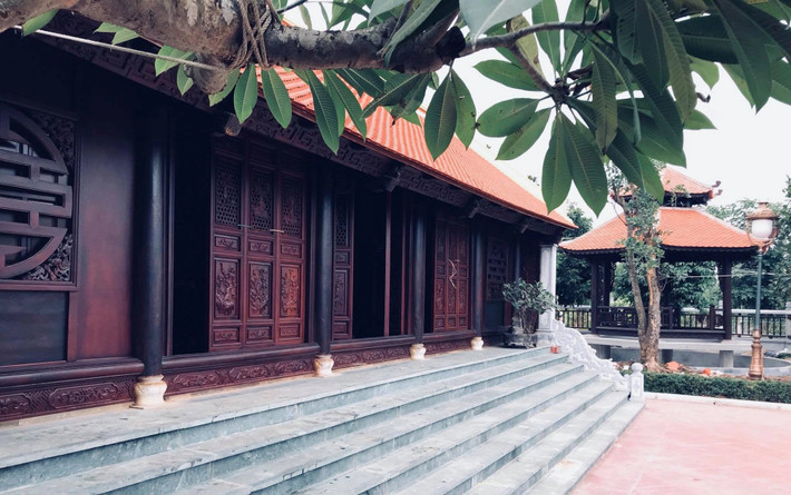 Ngôi nhà chỉ thay thế hệ thống cửa ra vào, cửa sổ và các chi tiết đã bị hư hỏng do mối mọt, thời gian. Ảnh: Thethaovanhoa