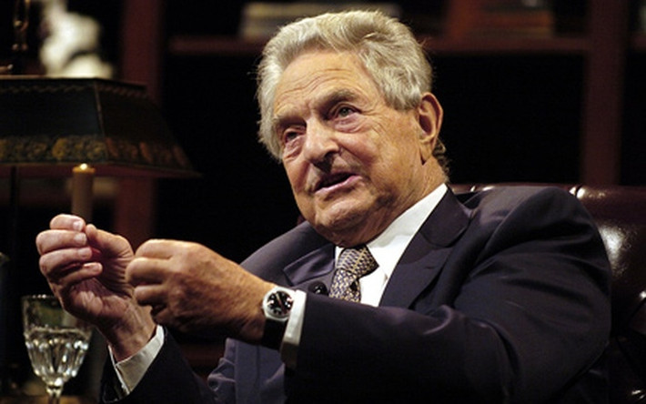 Năm 2012, tỷ phú Mỹ George Soros và người thân đã đến nghỉ dưỡng tại resort 5 sao sang trọng trên bán đảo Sơn Trà, Đà Nẵng. Đại gia đình của tỷ phú sử dụng chuyên cơ riêng khi đến Việt Nam. Ảnh: CNBC
