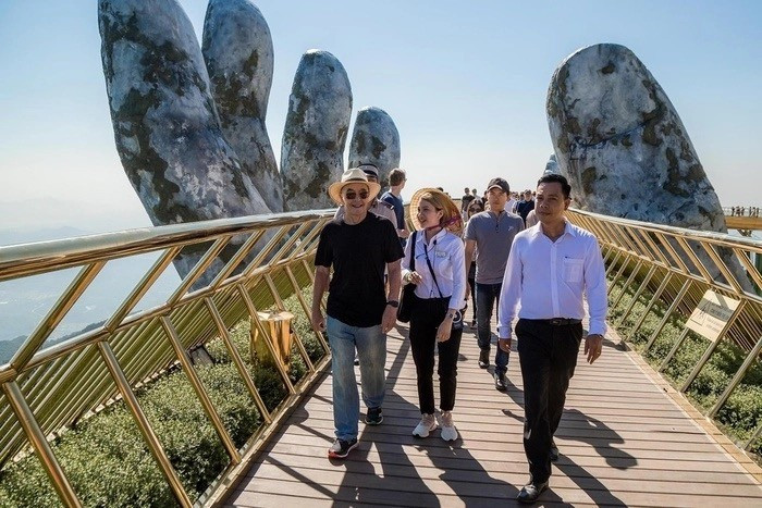 Giữa tháng 5 và đầu tháng 6/2019, tỷ phú Joe Lewis ghé thăm Cần Thơ 2 lần chỉ trong một tháng. Đến tháng 6/2022, tỷ phú người Anh Joe Lewis lần thứ 3 ghé thăm thành phố miền sông nước của Việt Nam. Ảnh: Thuonggiaonline