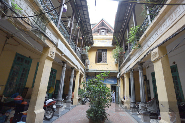 Khi mới hoàn hiện, căn nhà có tới hơn 20 phòng ngủ, có kho, hầm trú ẩn và khu phụ khác. Ảnh: Dân Việt