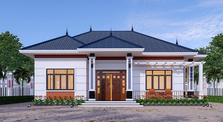 Điểm nhấn của căn nhà là phần mái hiên được nâng đỡ bởi 2 cột vuông vắn trang trí nhấn nhá màu sắc hài hòa. Ảnh: Vietnamnet