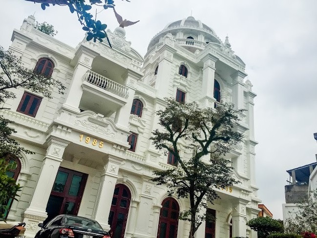 Căn biệt thự trắng của nữ đại gia Phú Thọ từng khiến dư luận xôn xao bởi độ hoành tráng và thiết kế tuyệt đẹp. Ảnh: Vietnamnet