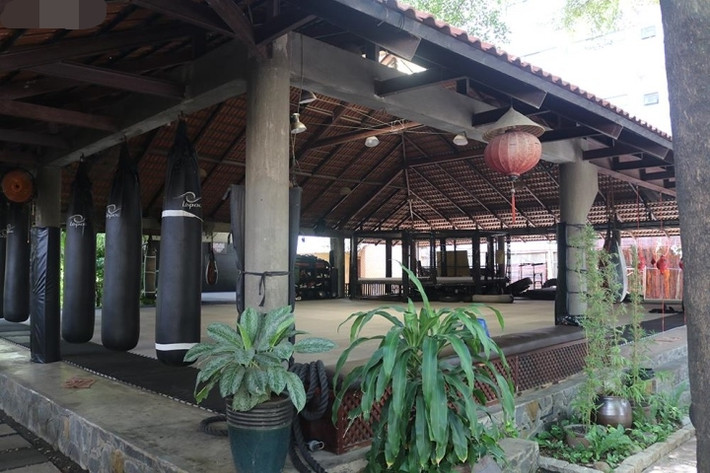 Johnny Trí Nguyễn cho biết, bản thân anh cảm thấy sợ những không gian gò bó, kín cổng cao tường. Ảnh: Vietnamnet
