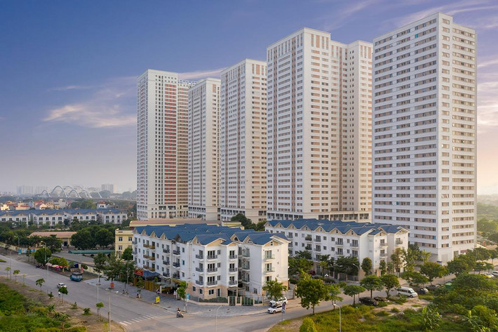 Phương án 2 là giữ nguyên như quy định hiện hành, không quy định thời hạn sở hữu nhà chung cư, người mua nhà chung cư được sở hữu nhà ở gắn liền với quyền sử dụng đất ổn định, lâu dài. Ảnh: Cafeland