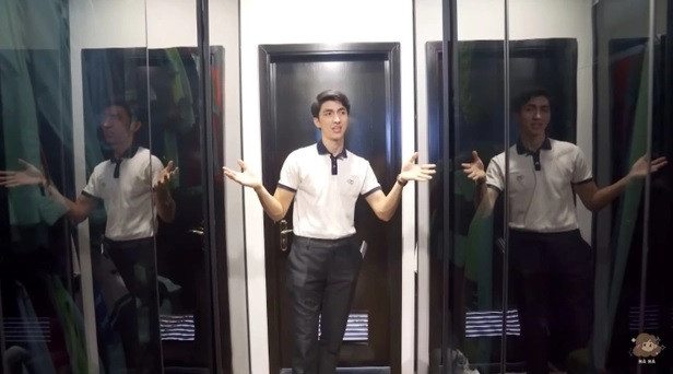Phương Nga - Bình An dành khoảng không gian rộng để làm thành 2 tủ đựng quần áo