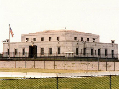 Kho vàng Fort Knox chứa 4.200 mét khối bê tông, 16.000 mét khối đá granit, 750 tấn thép gia cố và 670 tấn thép kết cấu. Chi phí xây dựng khoảng 560.000 USD. Ảnh: Getty