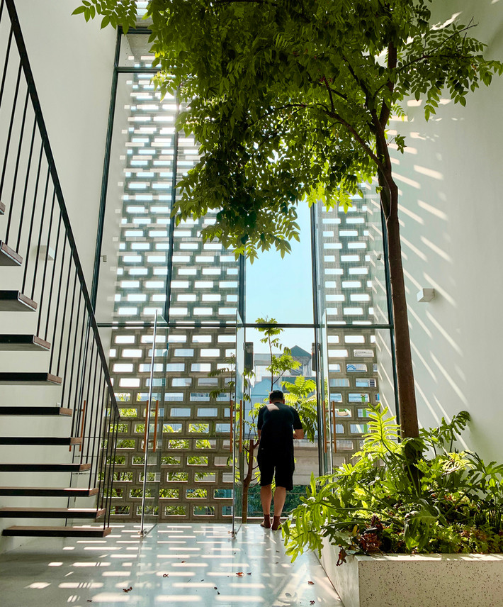 Đặc biệt, năm 2020, CH House lọt top 50 công trình nhà đẹp nhất do tạp chí kiến trúc Archdaily lựa chọn dựa trên tiêu chí được nhiều độc giả yêu thích nhất.