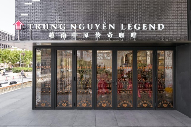 Như vậy, sau 5 năm chinh chiến trên đất nước tỷ dân, cửa hàng đầu tiên của Trung Nguyên đã có mặt tại Thượng Hải. Ảnh: Tiền phong
