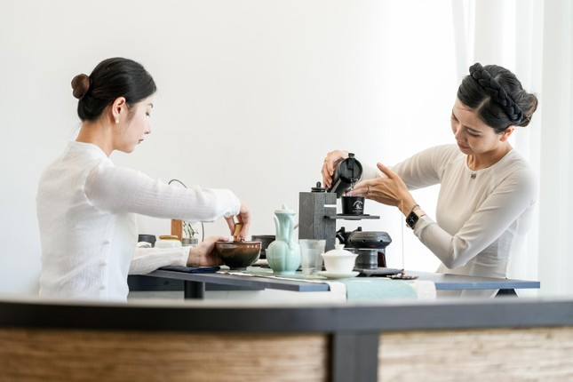 Thế giới cà phê Trung Nguyên Legend tại Thượng Hải tái hiện một không gian cà phê đậm bản sắc Việt Nam. Ảnh: Tiền phong