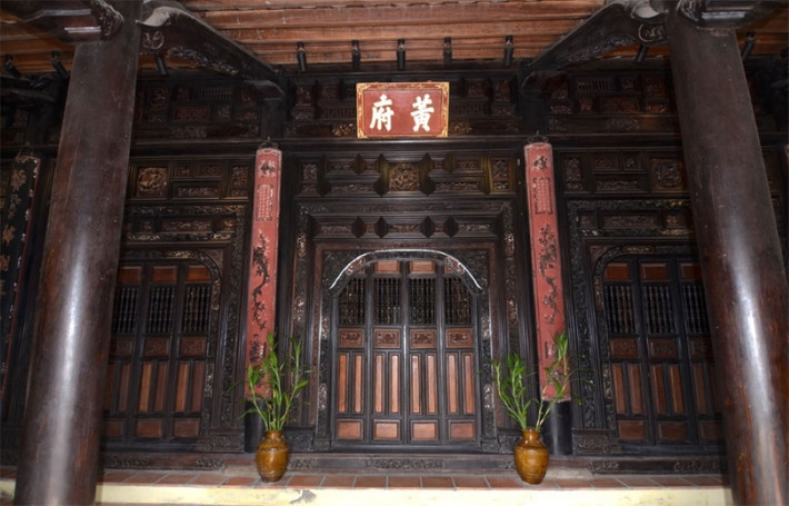 Theo bà Lê Thị Hai (62 tuổi), người đại diện gia chủ trông coi công trình, ngôi nhà được cụ Khiêm xây dựng trong 14 năm ròng. Cụ Khiêm thuê 50 thợ giỏi từ miền Trung vào xây dựng dinh cơ này. Ảnh: Mia