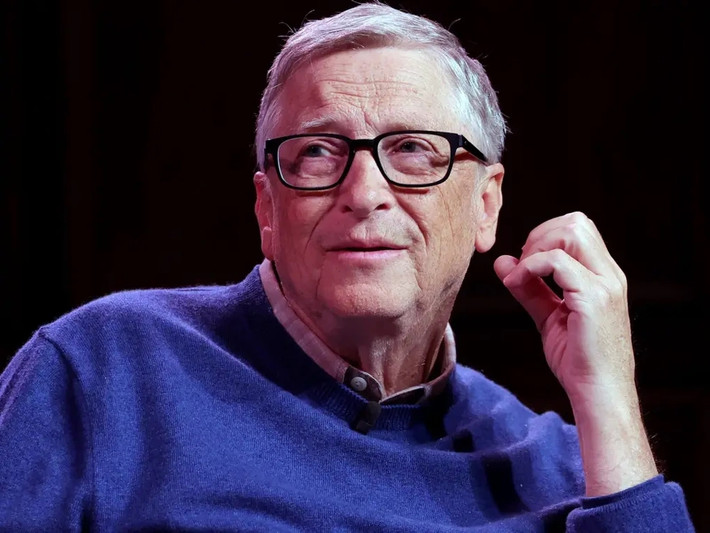 Theo cập nhật thời gian thực của Forbes, tỷ phú Bill Gates đang sở hữu 129,5 tỷ USD, xếp thứ 9 trong danh sách người giàu thế giới, thứ hạng thấp nhất của ông trong suốt 34 năm qua.