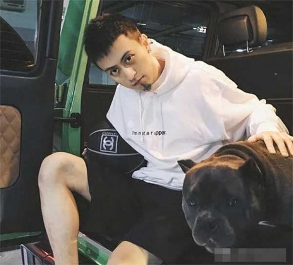 Thói ăn chơi và phóng túng của Tần Phấn được cho là không kém cạnh thiếu gia khét tiếng Vương Tư Thông.