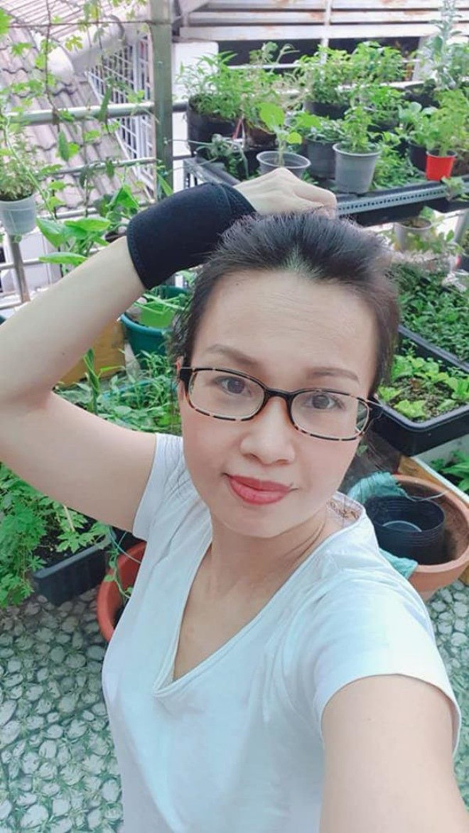 Có một điều lạ lùng và đặc biệt là, trong khi người ta thường trồng rau dễ hơn trồng cây ăn trái có quả, thì với Cẩm Ly trồng rau lại khó hơn trồng cây ăn trái.