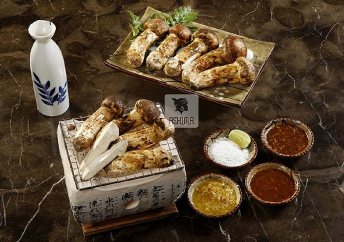 Do quý hiếm và đắt đỏ nên nấm Matsutake sánh ngang với nấm cục và được coi là một trong những nguyên liệu quý giá nhất của ẩm thực Nhật Bản. Ảnh: Getty