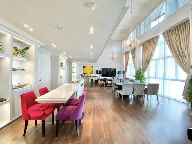 Nội thất trong căn hộ của Trương Ngọc Ánh không quá cầu kỳ mà thiên về sự đơn giản, tinh tế, tạo cảm giác gần gũi.