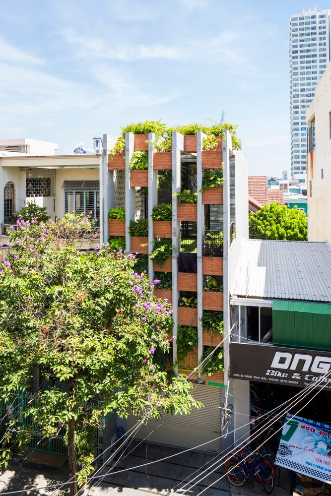 Tọa lạc tại Hải Châu (Đà Nẵng), ngôi nhà có diện tích 240m2 gây ấn tượng bởi không gian nghỉ dưỡng hoàn hảo.