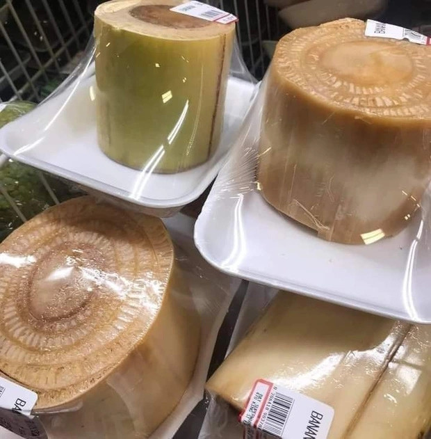 Ngạc nhiên hơn, khúc thân chuối được niêm yết với giá cao ngất ngưởng, tới 1.400 Yên Nhật, khoảng hơn 200.000 đồng. Ảnh: Facebook