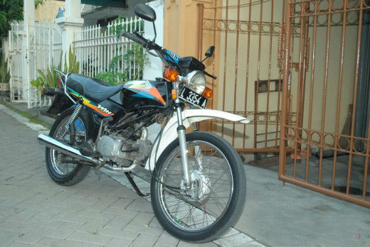 Sau năm 2000, loại xe máy này được nhập từ Trung Quốc với hệ thống khởi động điện bằng nút đề.
