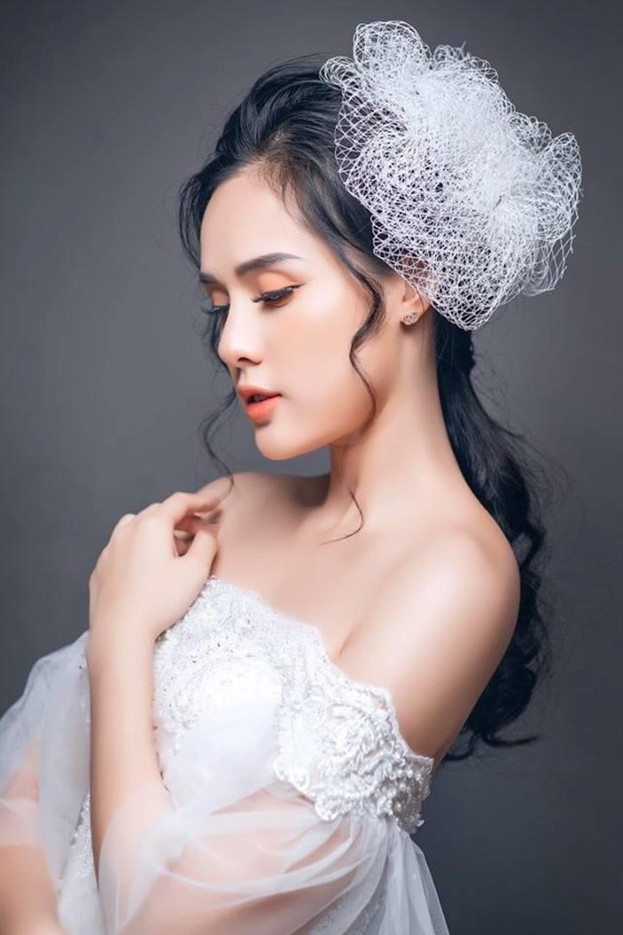 Được biết, Huyền Trang đã khóc ức nở mặc cho người thân an ủi. Để đến với Miss World Vietnam 2019, dường như cô đã rút lui khỏi cuộc thi Hoa hậu Bản sắc Việt toàn cầu.