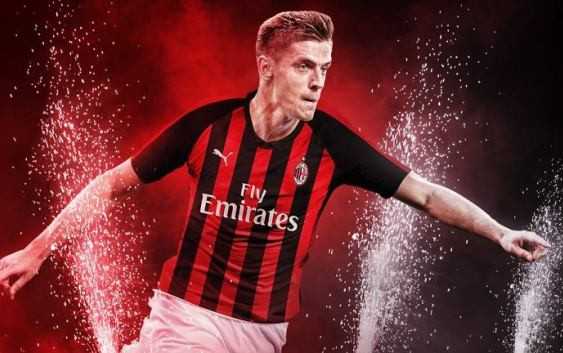 Trang chủ AC Milan công bố CLB đã hoàn tất việc chiêu mộ Krzysztof Piatek từ Genoa với mức phí được cho là 35 triệu euro. Chân sút người Ba Lan sẽ gắn bó với sân San Siro đến tháng 06/2023.