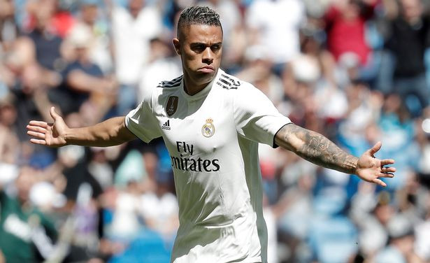 Chuyển nhượng bóng đá từ Mirror, Real vừa gợi ý Arsenal chiêu mộ Mariano Diaz, với mức phí hấp dẫn chỉ 18 triệu bảng (khoảng 20,2 triệu euro).
