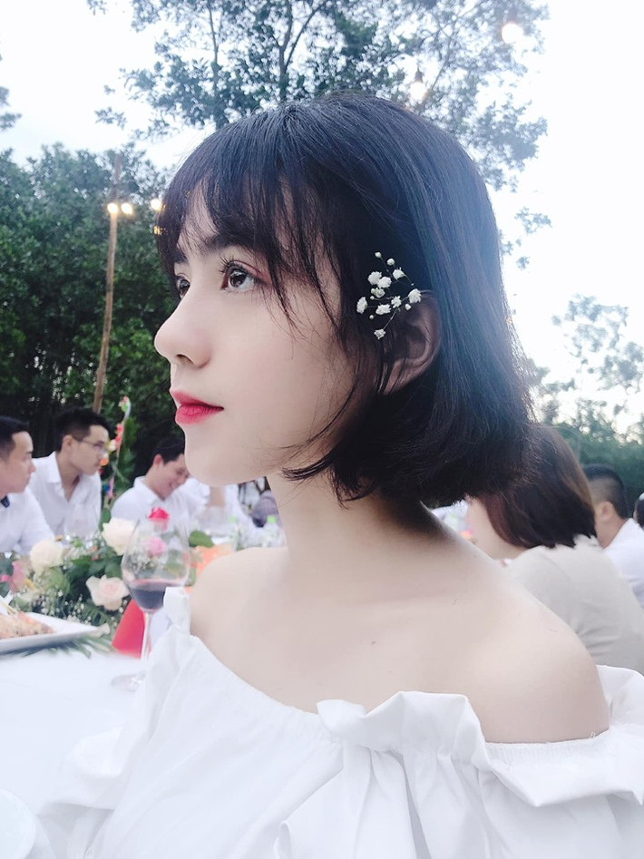 Kim Yến cho rằng tuổi trẻ là thời điểm thích hợp để trau dồi vốn sống, làm đầy thêm kho kiến thức để sau này có thể ứng dụng trong công việc.
