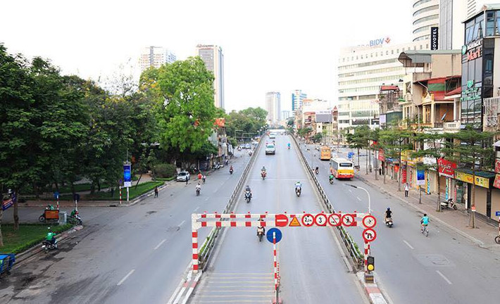 Đa phần các dân mạng đều tỏ ra vô cùng hào hứng với hình ảnh Hà Nội vắng vẻ dịp nghỉ lễ 30/4 - 1/5 năm nay. Họ cảm thấy bình yên và vô cùng tĩnh lặng.