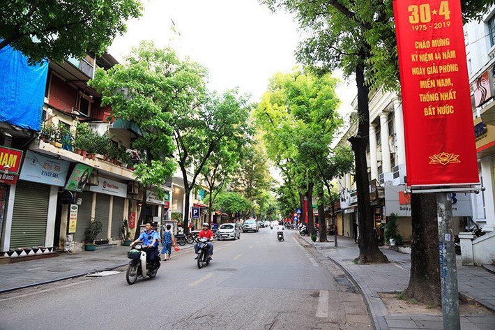 Hôm nay, ngày 28/4 người dân chính thức bắt đầu bước vào kì nghỉ lễ 30/4 - 1/5/2019. Từ sáng sớm, trời bớt nắng nóng so với nhiều ngày trước khiến lòng người cảm thấy bớt ngột ngạt.