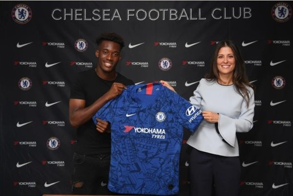 Trên trang chủ Chelsea thông báo Hudson-Odoi đã ký vào một bản hợp đồng gia hạn thêm 5 năm với đội chủ sân Stamford Bridge.