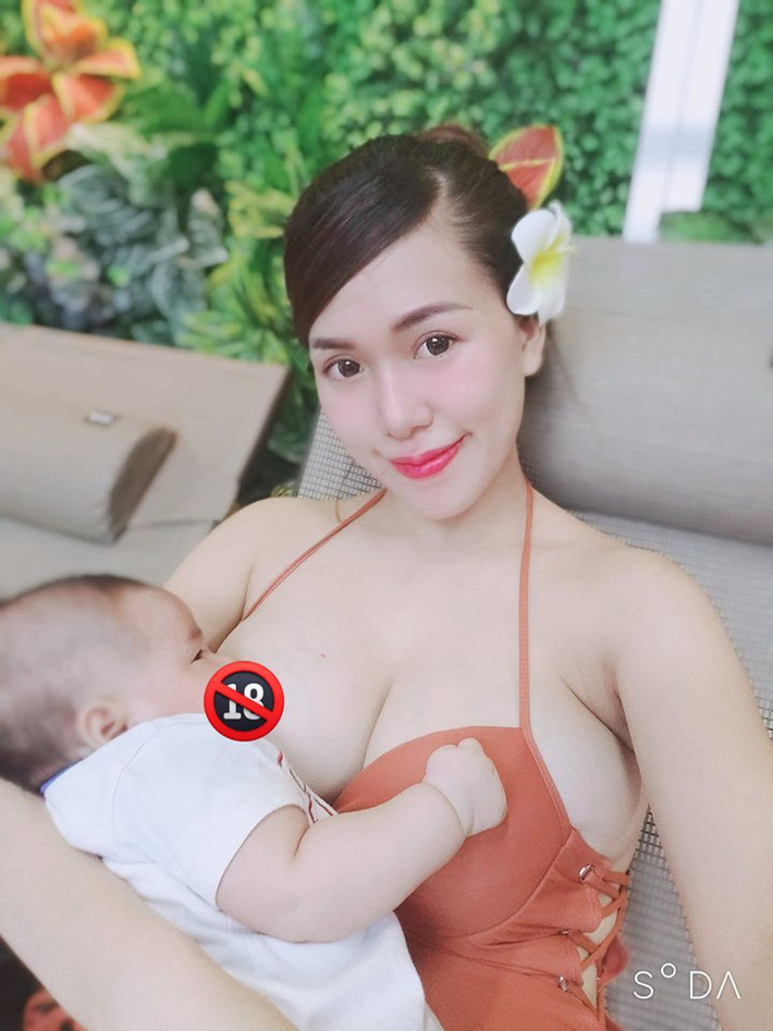 Mai Thỏ từng được mệnh danh là hotgirl siêu vòng 1 bởi cô sở hữu vòng ngực có kích thước ngoại cỡ. Không ngại chuyện cho con bú sau sinh làm phá dáng ngực, cô nàng lựa chọn cách nuôi con bằng sữa mẹ.