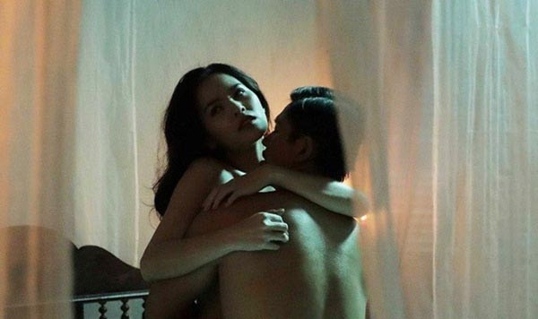Cụ thể, hot girl Mì Gõ - Phi Huyền Trang bị tố đã giật chồng người khác lại ngang nhiên thách thức, đồng thời những hình ảnh nhạy cảm giường chiếu mà nhiều người cho là của cô cũng tràn ngập trên mạng.