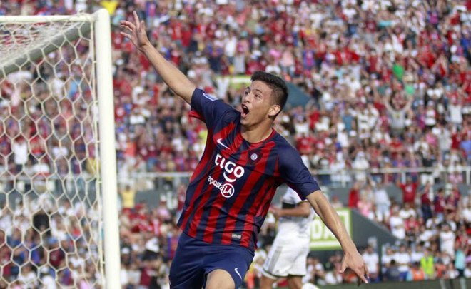 Barca có vẻ đã tính tới cuộc sống sau khi Messi giải nghệ khi đội ngũ tuyển trạch của họ đã nhắm được một cầu thủ tuổi teen người Paraguay - với lối chơi giống Messi hồi trẻ và cái tên được nhắm tới đó là Fernando Ovelar.