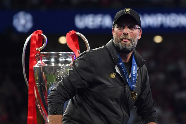 Trong cuốn sách Leading xuất bản năm 2015, Sir Alex Ferguson khẳng định, Jurgen Klopp là một trong những ứng cử viên mà ông đề xuất với BLĐ Man United. Tuy nhiên, chiến lược gia người Đức đã từ chối Quỷ đỏ, theo xác nhận từ cựu danh thủ Robbie Fowler.