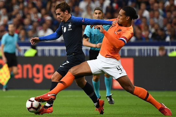 Chuyển nhượng bóng đá mới nhất từ BBC Sport, Arsenal đã tiến rất gần tới chữ ký của bộ đôi siêu sao Antoine Griezmann va Virgil van Dijk trong quá khứ nhưng đã bỏ lỡ một cách đáng tiếc.