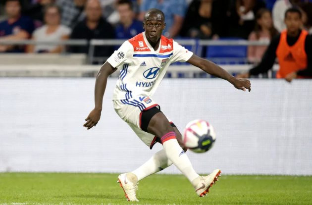 Chuyển nhượng bóng đá mới nhất từ Mundonapoli, Real Madrid đang chiếm ưu thế trong cuộc đua giành chữ ký Ferland Mendy, tài năng trẻ của CLB Lyon.