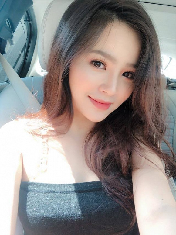 Hào quang chưa dừng lại ở đó, năm 2017, cô còn được một tạp chí Trung Quốc bầu chọn Huyền Trang là một trong những mỹ nhân đẹp nhất nhì châu Á, đứng trên cả những tên tuổi đình đám hàng đầu khu vực.