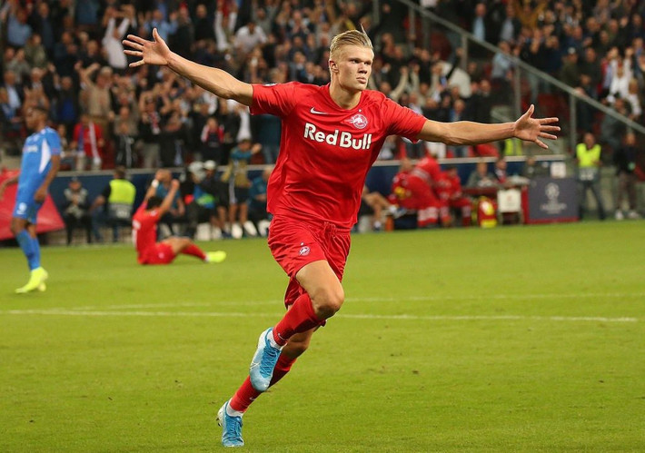 The Athletic cho hay cha của Erling Haaland là Alf-Inge thậm chí đã ghé thăm trung tâm tập luyện Carrington của United. Đây rõ ràng là bước tiến lớn để Quỷ Đỏ thực hiện phi vụ tiềm năng. Nguồn tin này còn cho hay United sẽ theo đuổi Haaland ngay trong tháng Giêng, thay vì chờ đến phiên chợ hè năm sau.