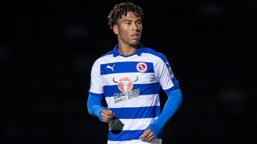 Theo tiết lộ từ Sky Sports, tiền đạo Daniel Loader của Reading đã được hàng loạt đội bóng Premier League nhắm đến, bao gồm cả MU. Đặc biệt hơn, Quỷ đỏ có thể mang về Loader mà không tốn một đồng nào vào mùa Hè, khi hợp đồng giữa anh và Reading hết hạn. Hiện tại, công cuộc ký kết một thỏa thuận mới đang bị đình trệ.