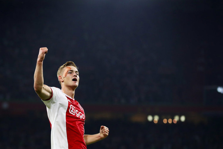 Chuyển nhượng bóng đá từ Mirror, Matthijs de Ligt chính là cái tên khá hot trên thị trường, hàng loạt ông lớn châu Âu như Barcelona và Liverpool được cho là 2 điểm đến khả thi nhất.