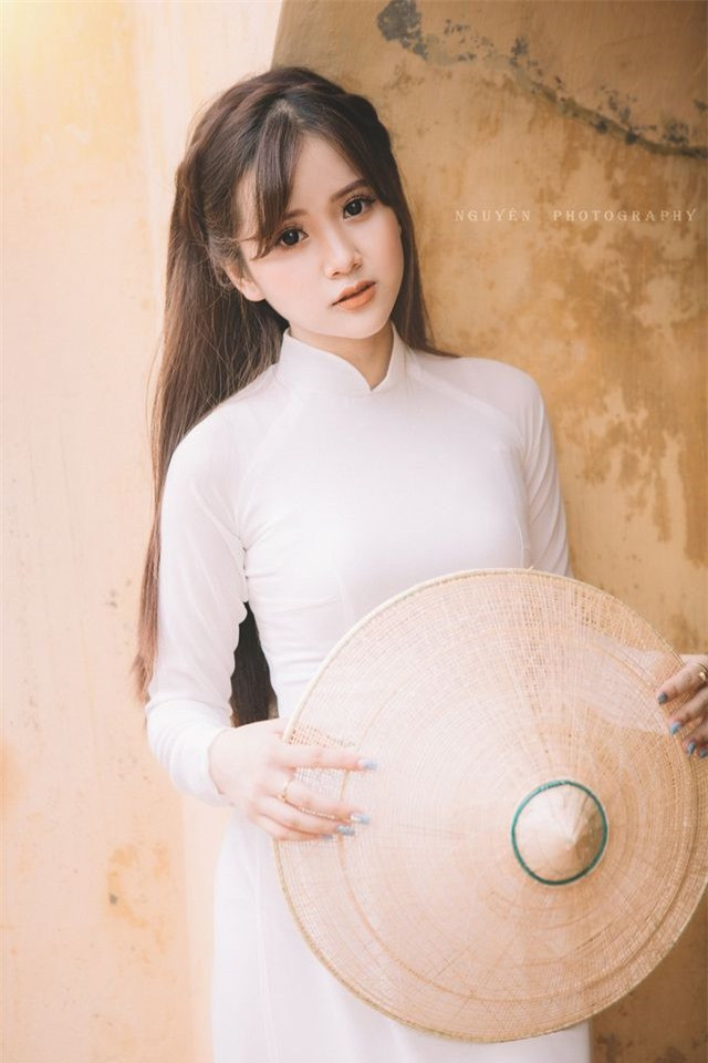 Từ nhỏ Ánh đã yêu thích phim cổ trang và thích nghe nhạc Trung Quốc. Sau này có điều kiện làm việc trong môi trường nói tiếng Trung từ sớm nên tình yêu của cô bạn với ngôn ngữ này được nhen nhóm ngày một lớn.