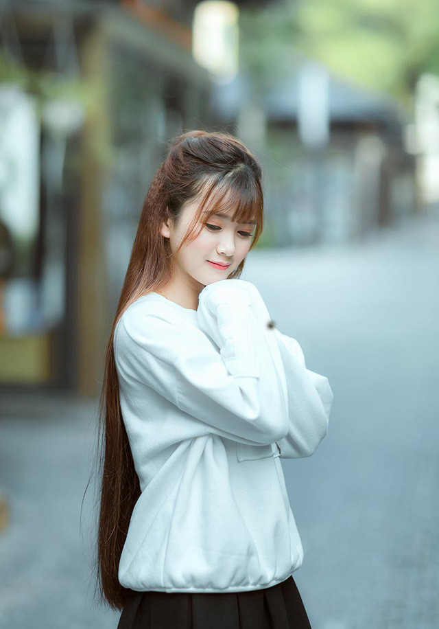 Sau đó Ánh nhận được khá nhiều sự hưởng ứng từ mọi người. Và ngay sau lần chụp đầu, nữ sinh "đất Vua Hùng" này đã nhanh chóng được nhiều nhiếp ảnh rủ chụp, mặc dù chưa có nhiều kinh nghiệm.