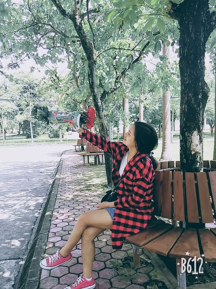Đơn cử như nickname C.L có bình luận: "Hè đến rồi, mình phải đăng ký ngay một phòng tập mới được. Cũng ế ẩm quá, 27 tuổi mà chưa cầm tay con gái"