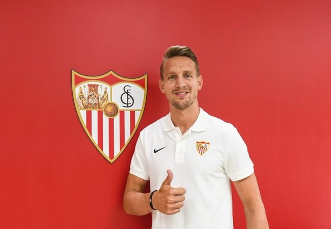 Tiền đạo Ben Yedder cũng lọt vào "mắt xanh" của Manchester United. Quỷ đỏ đang nỗ lực tìm kiếm một cái tên thay thế cho Romelu Lukaku. Lo ngại sẽ mất đi trụ cột vào tay M.U, Sevilla đã tính đường bổ sung cho hàng công bằng một nhân tố mới.