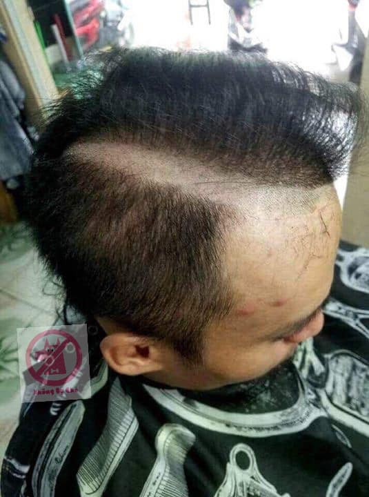 Làm tóc ăn Tết đâu phải có hội chị em mới chạy đua để đi làm mà trong đó có cả các đấng mày râu. Tuy nhiên, cũng như các chị, các anh cũng gặp không ít phiền toái từ công đoạn này.