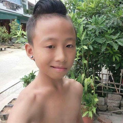 Thử hỏi với kiểu tóc ăn chơi này, các anh em có dám ra đường ăn Tết.