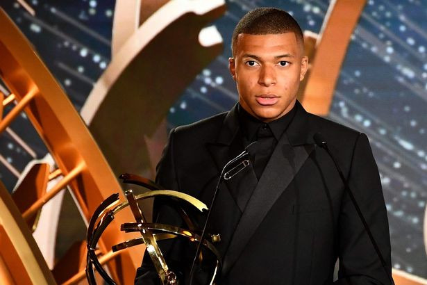Chuyển nhượng bóng đá từ Pháp, Mbappe đã phần nào đề cập đến thất bại bất ngờ của PSG trước Manchester United ở vòng 16 đội UEFA Champions League vừa qua. Theo đó, Mbappe sẵn sàng chuyển tới một đội bóng khác nếu có cơ hội.