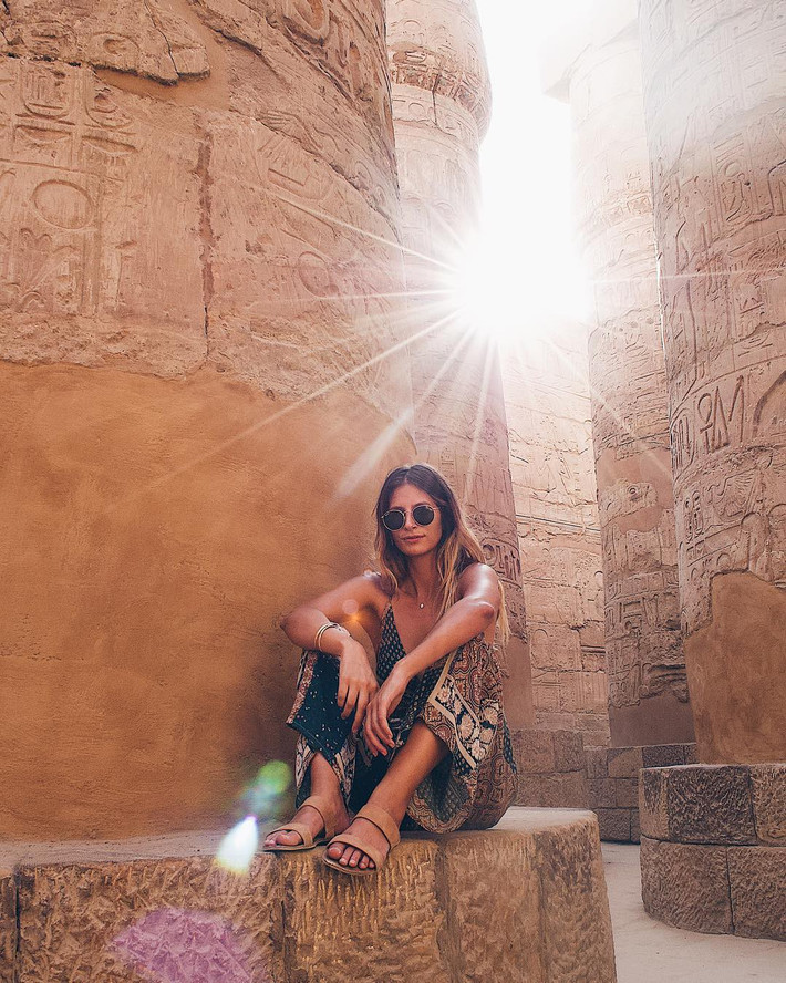 Đền Karnak là đền thờ thần mặt trời Amun-Ree. Ngôi đền nằm ở phía đông của sông Nile, được xây dựng từ năm 1580 - 1160 năm trước Công nguyên bởi khoảng 30 vị Pharaoh nối tiếp nhau.