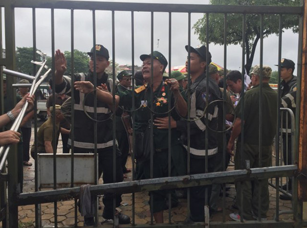 Trước đó, tại AFF Cup 2018, thương binh đã tập trung nhiều ngày trước VFF để đòi mua vé. Thậm chí là tụ tập ''làm loạn'' vào tận trong trụ sở VFF.