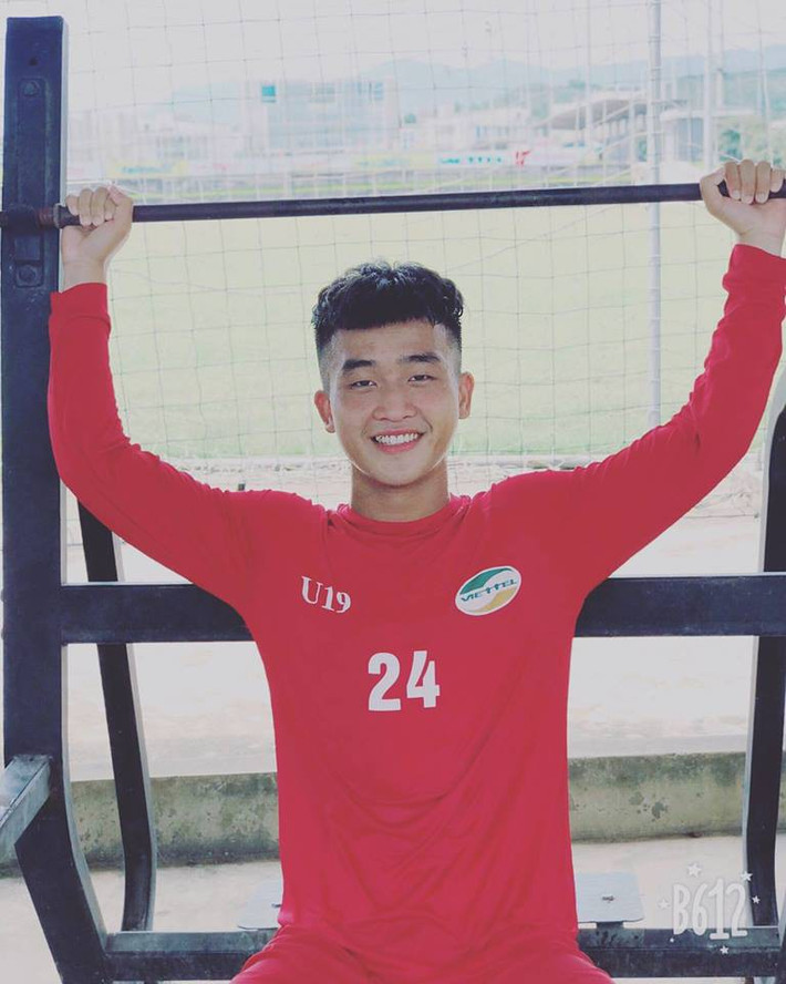 Theo quy định, thanh niên đến tuổi thực hiện nghĩa vụ quân sự phải khám sức khỏe để tiến hành nhập ngũ. Danh Trung cũng không ngoại lệ. Tuy nhiên, hiện tại chàng cầu thủ xứ Huế đang là tuyển thủ đội tuyển U23 Việt Nam và đang chuẩn bị cho vòng chung kết U23 châu Á.
