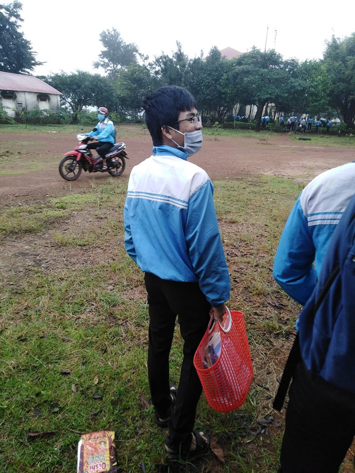 Mang làn đi học, có gì là không thể.